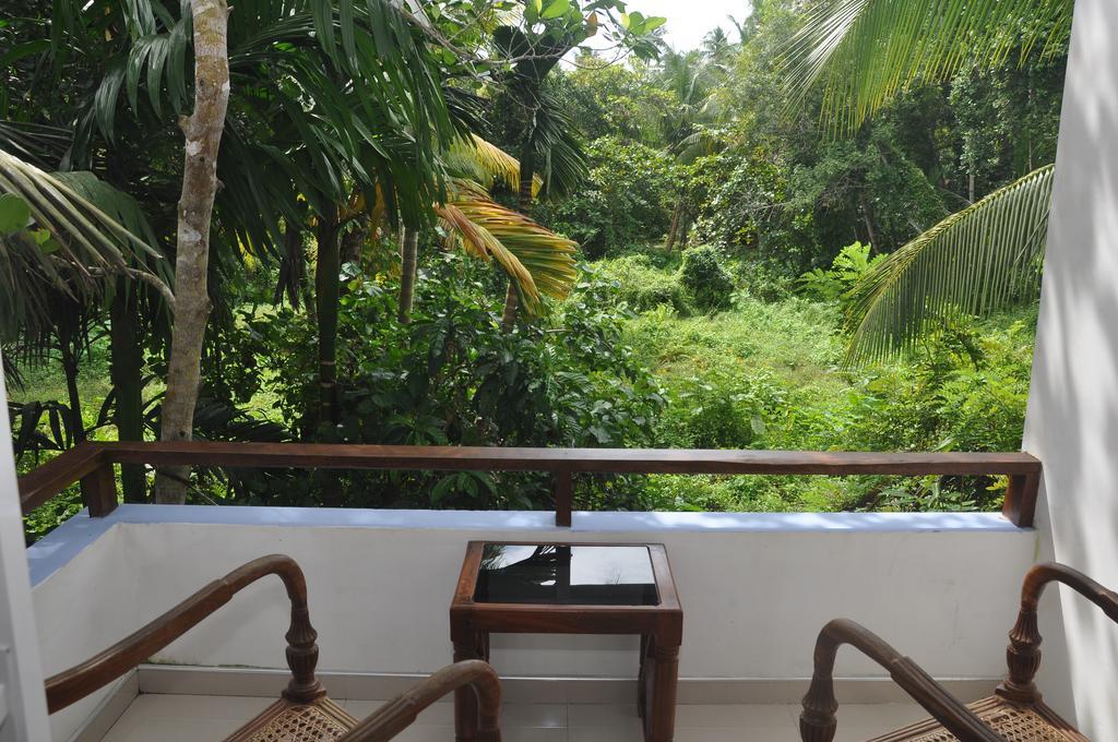 Bed and Breakfast The Fence Bentota Esterno foto