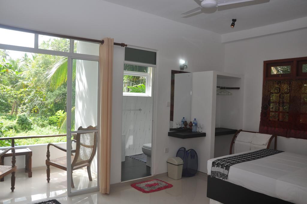 Bed and Breakfast The Fence Bentota Esterno foto