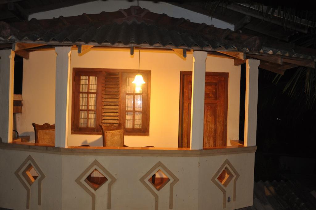 Bed and Breakfast The Fence Bentota Esterno foto