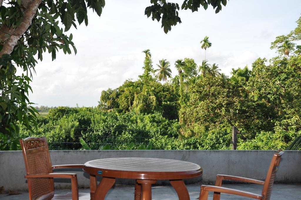 Bed and Breakfast The Fence Bentota Esterno foto