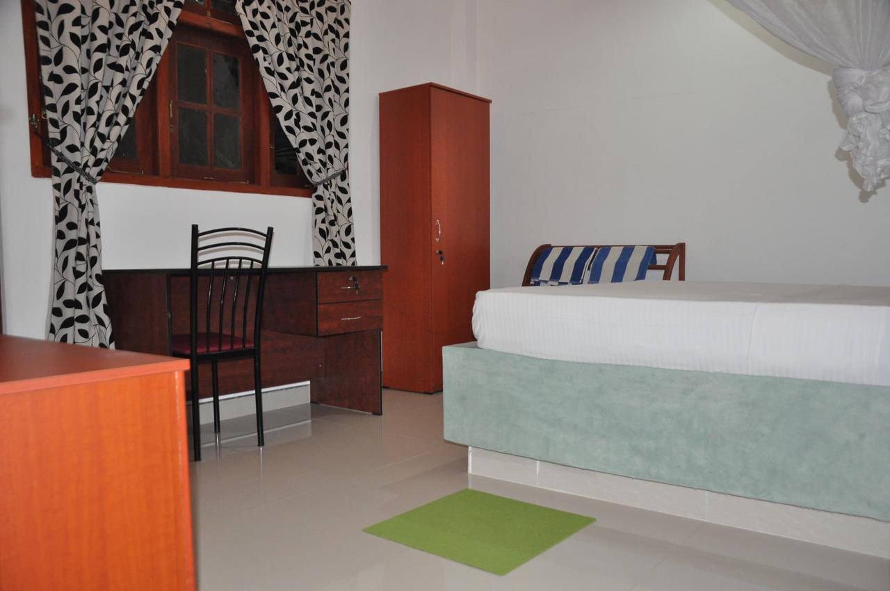 Bed and Breakfast The Fence Bentota Esterno foto